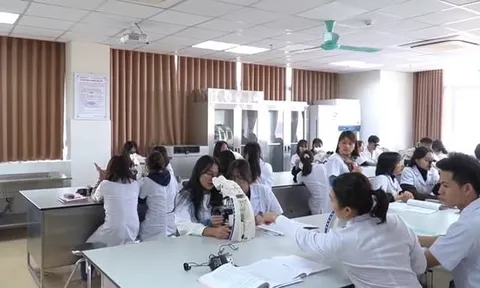 CAO ĐẲNG Y DƯỢC TẠI TUMP: HỌC THỰC HÀNH, SỚM VÀO NGHỀ