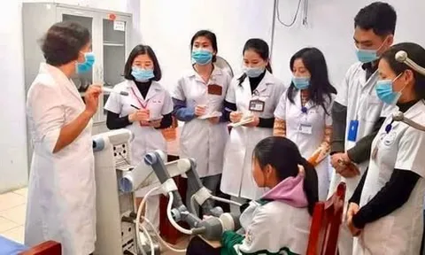 KÝ SỰ GIẢNG ĐƯỜNG: MỘT NGÀY LÀM SINH VIÊN TUMP