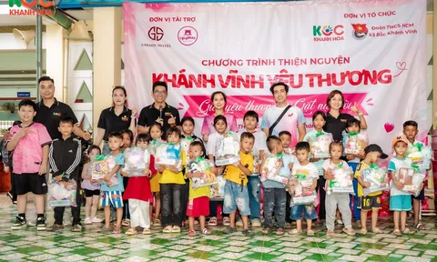 Những chuyến đi thiện nguyện của vợ chồng Gia Đình Nhà Mặn