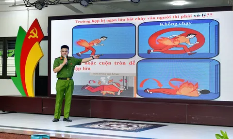 Trường THPT Lê Văn Thiêm tập huấn kỹ năng PCCC và phòng chống đuối nước cho gần 1.000 học sinh