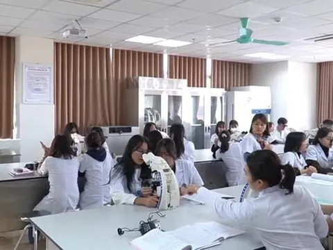 CAO ĐẲNG Y DƯỢC TẠI TUMP: HỌC THỰC HÀNH, SỚM VÀO NGHỀ