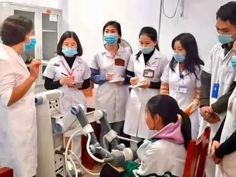 KÝ SỰ GIẢNG ĐƯỜNG: MỘT NGÀY LÀM SINH VIÊN TUMP