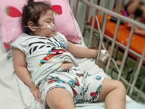 Bé Gái 4 Tuổi Mắc Ung Thư, Bị Hẹp Thực Quản, Bà Ngoại Từng Mua Sẵn Quan Tài