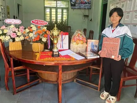 Bộ trưởng Bộ GD&ĐT viết thư tay gửi nữ sinh lớp 8 tại Đắk Nông