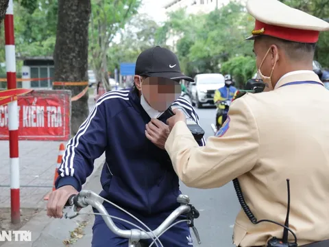 Người Đàn Ông Đi Xe Đạp Có Cồn: “Tôi Không Ngờ Bị CSGT Kiểm Tra”