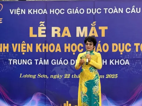 CEO Nguyễn Thị Điệp chia sẻ tại lễ ra mắt Trung tâm Giáo dục Bách Khoa
