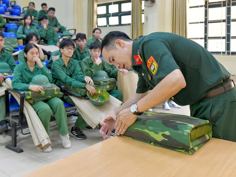 Trường THPT Lê Văn Thiêm tổ chức trải nghiệm “Chúng em cũng là chiến sĩ”