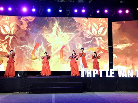 Trường THPT Lê Văn Thiêm: Nơi thanh xuân rực rỡ dưới ánh sáng "Together We Shine"