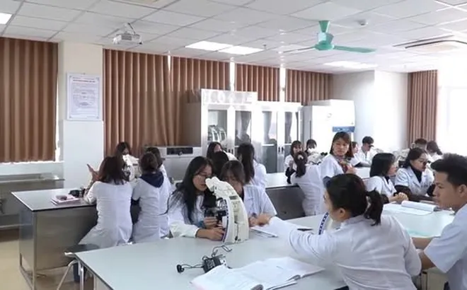 CAO ĐẲNG Y DƯỢC TẠI TUMP: HỌC THỰC HÀNH, SỚM VÀO NGHỀ